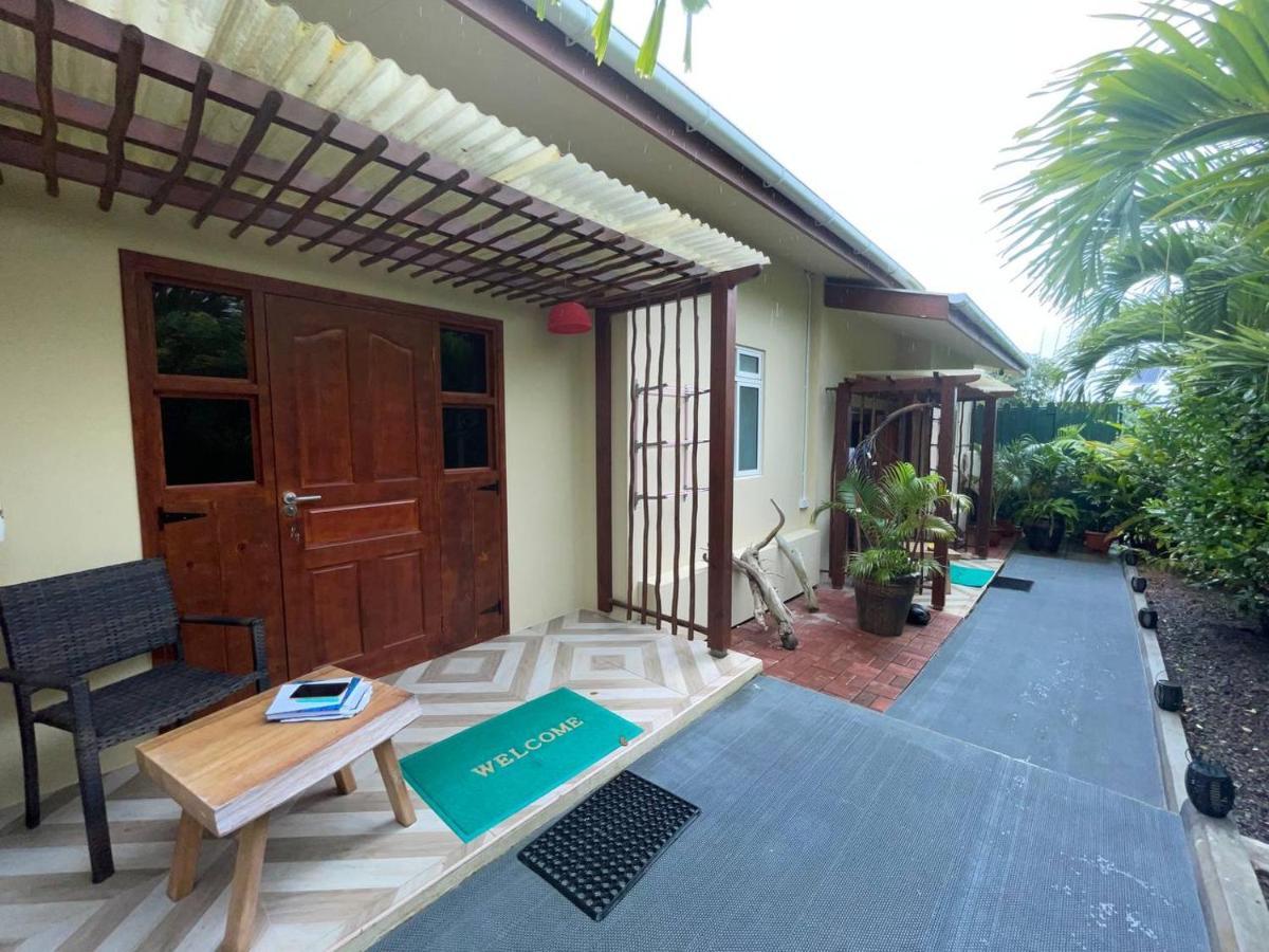 Milles Montagnes Residence Anse Royale Exterior photo