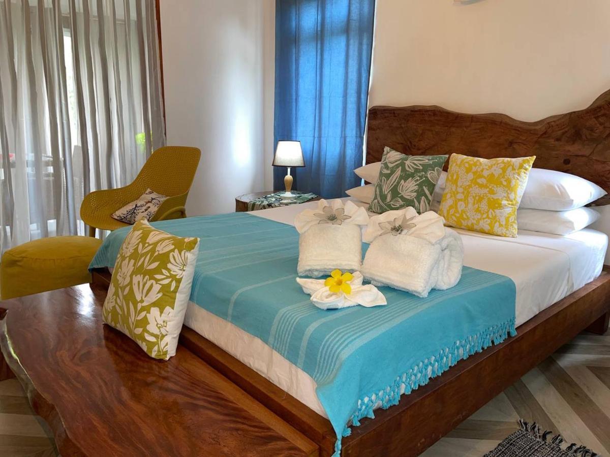 Milles Montagnes Residence Anse Royale Exterior photo