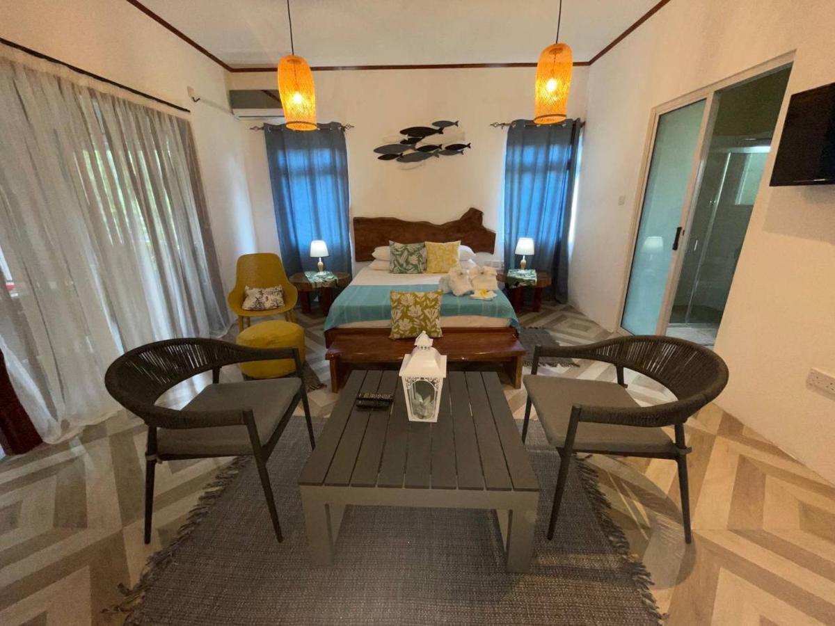 Milles Montagnes Residence Anse Royale Exterior photo