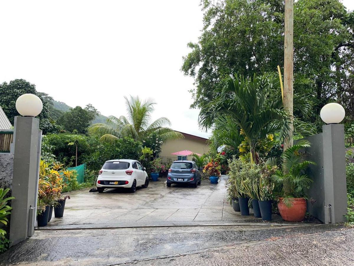 Milles Montagnes Residence Anse Royale Exterior photo