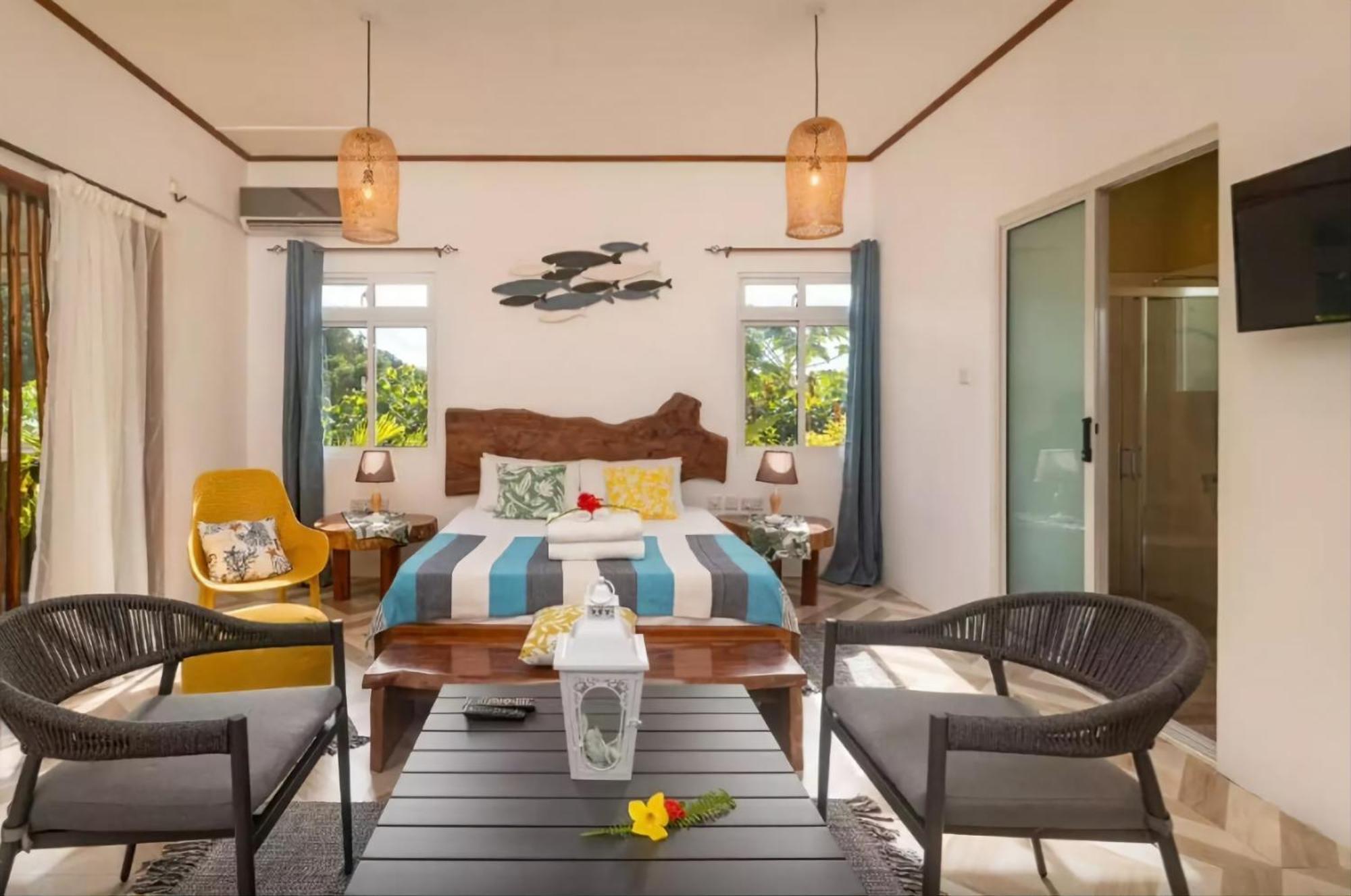 Milles Montagnes Residence Anse Royale Exterior photo