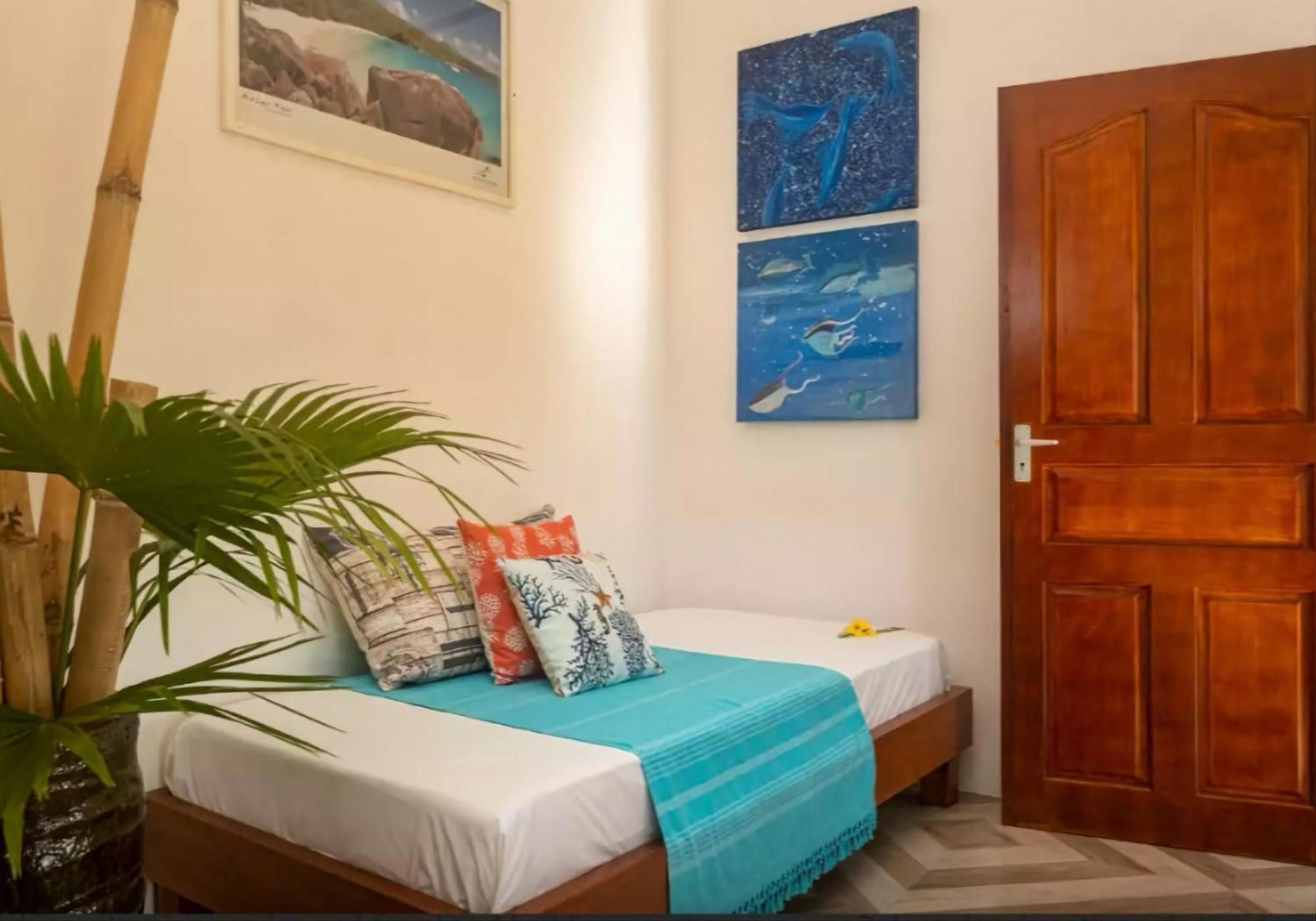 Milles Montagnes Residence Anse Royale Exterior photo