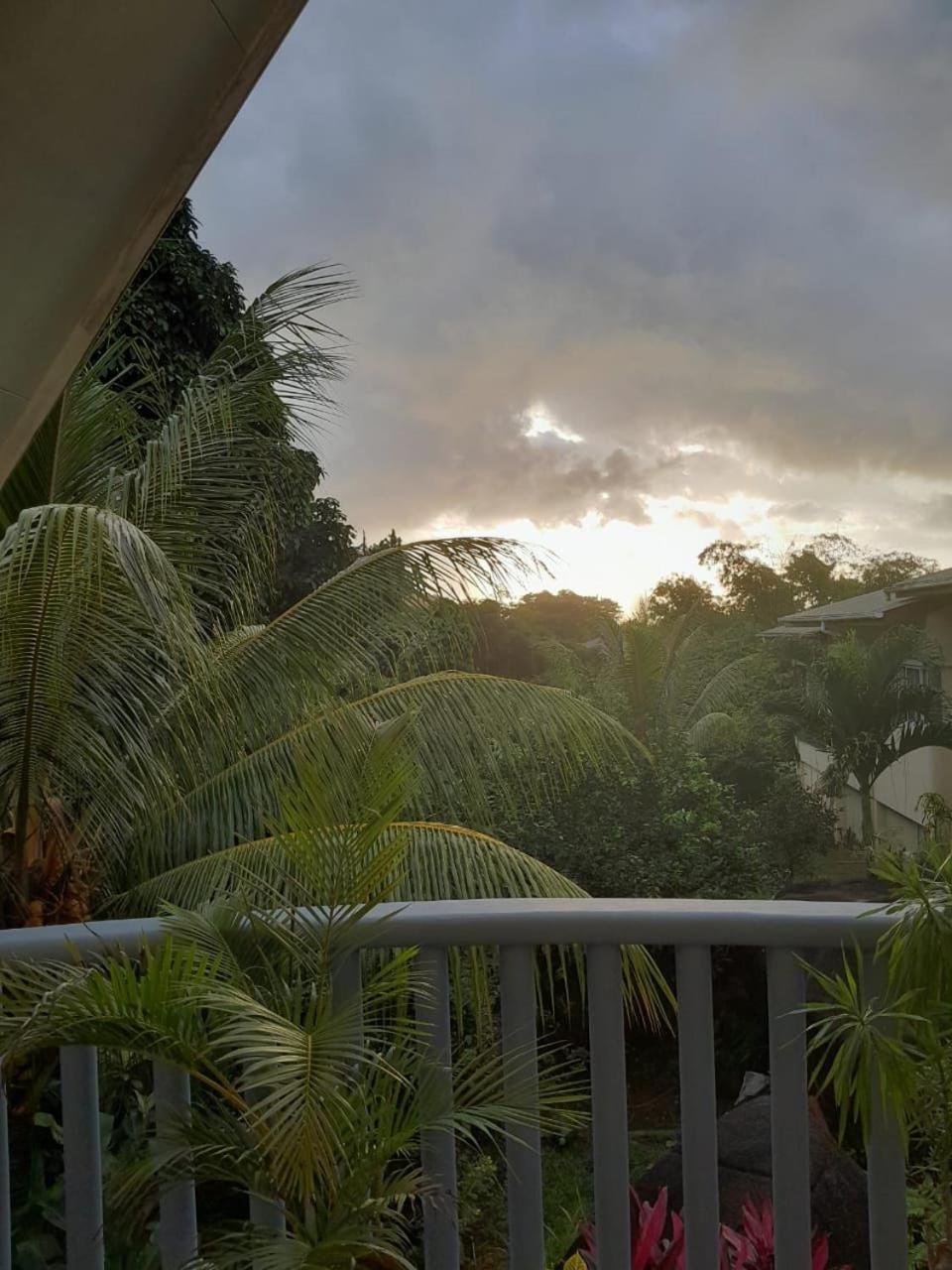 Milles Montagnes Residence Anse Royale Exterior photo